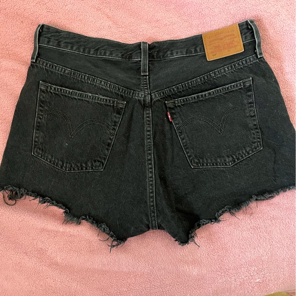 Woman’s Black Denim 501 Levi’s Shorts - Picture 9 of 10